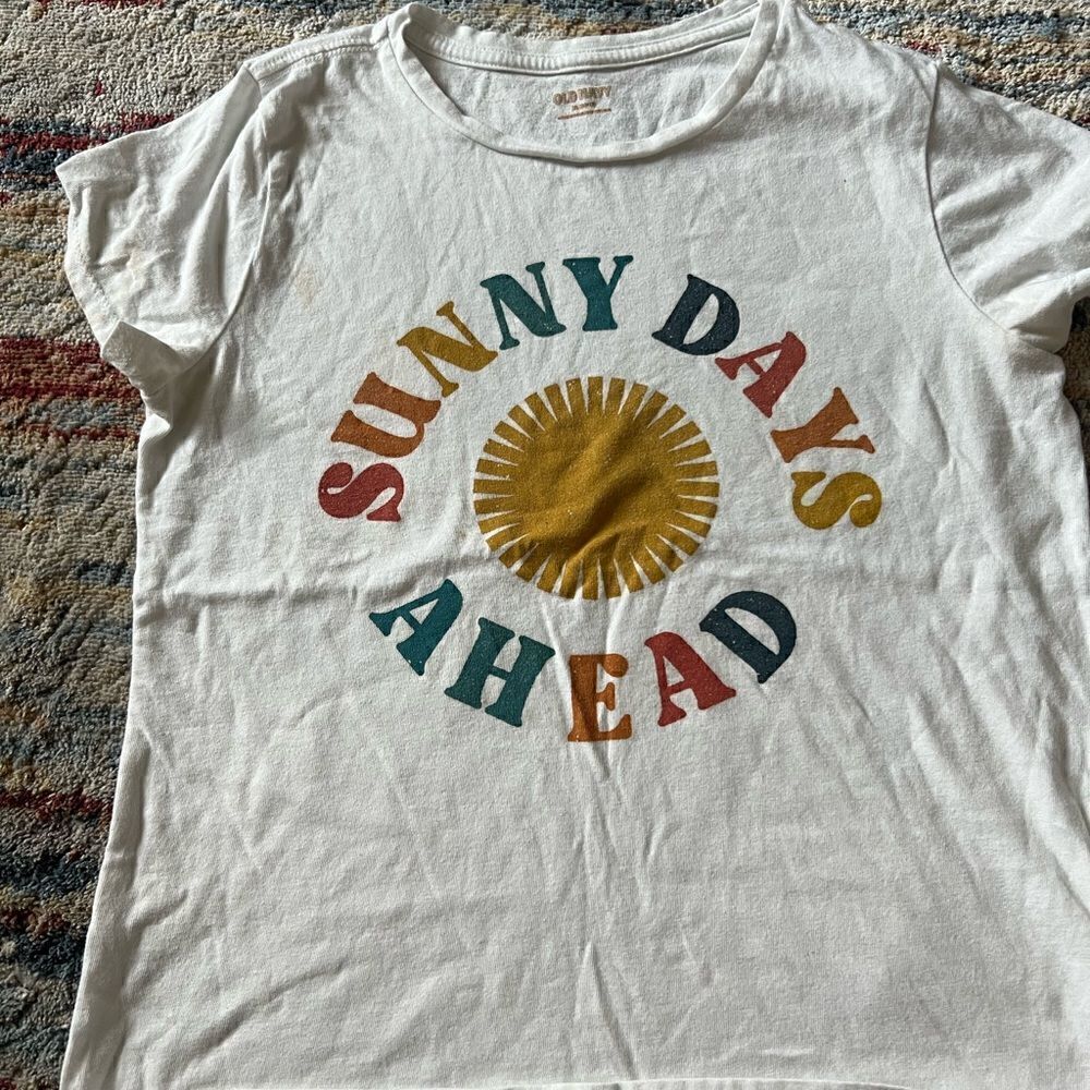 Short sleeve t-shirt “Sunny Day Ahead” slogan